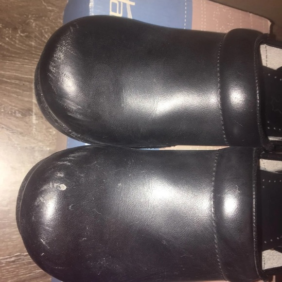 Preowned Dansko Black Leather Mule Clogs - Picture 2 of 9
